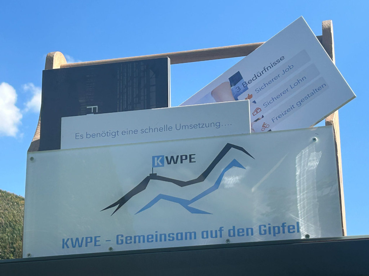 Werkzeugkiste KWPE mit Inhalt